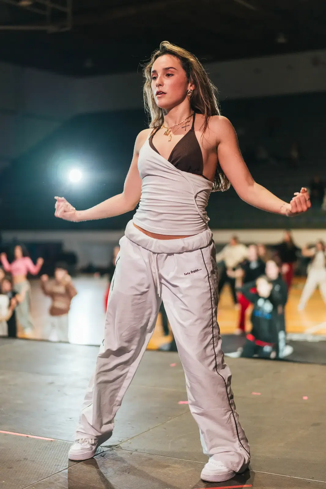 Miriam Doce bailando en la pista