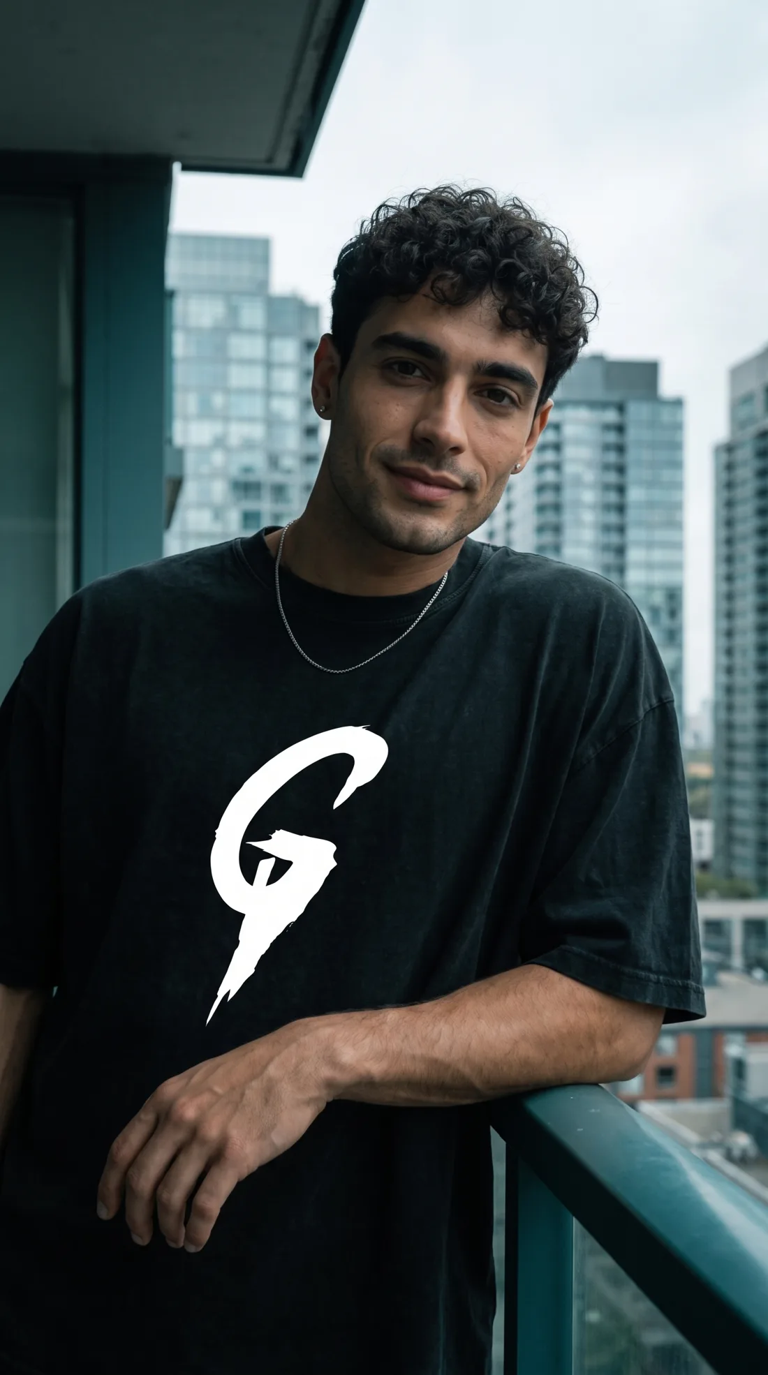 Galurban Boy apoyado en una barandilla (imagen generada con IA)